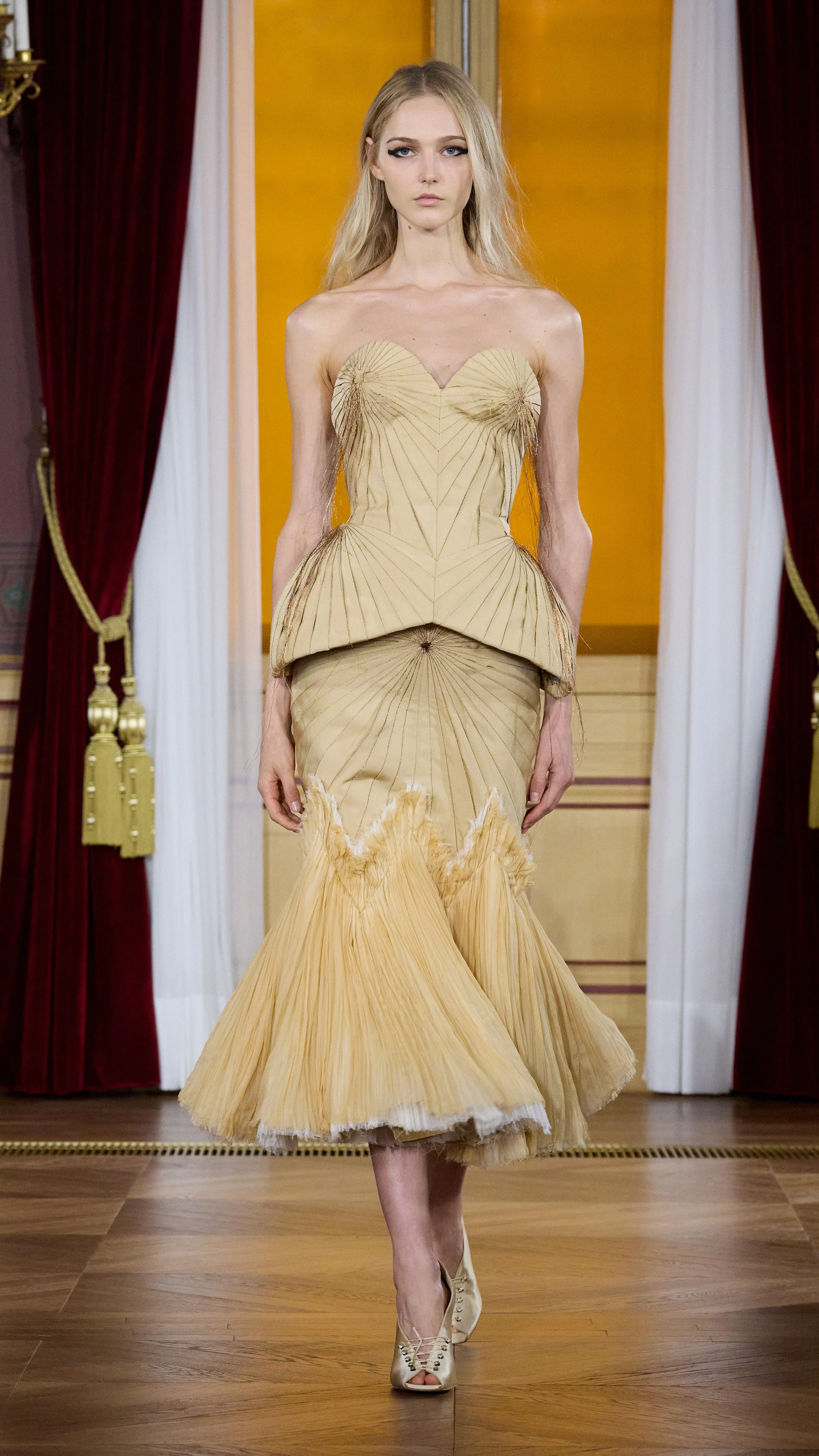 ardAzAei-AW26-collection-takes-inspiration-from-the-nightingales-rose-seele-magazine 6.jpg