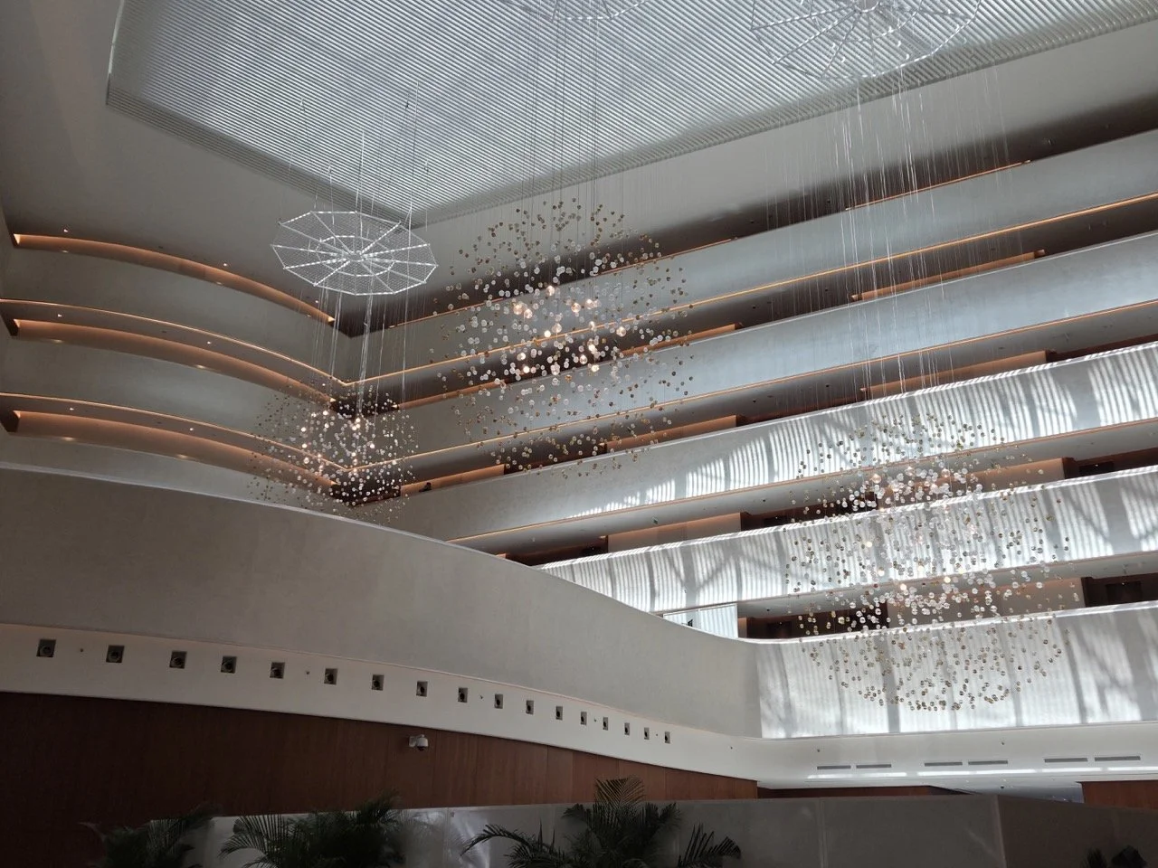 Edyta Barańska Returns To The UAE With A New Glass Installation at The Abu Dhabi EDITION