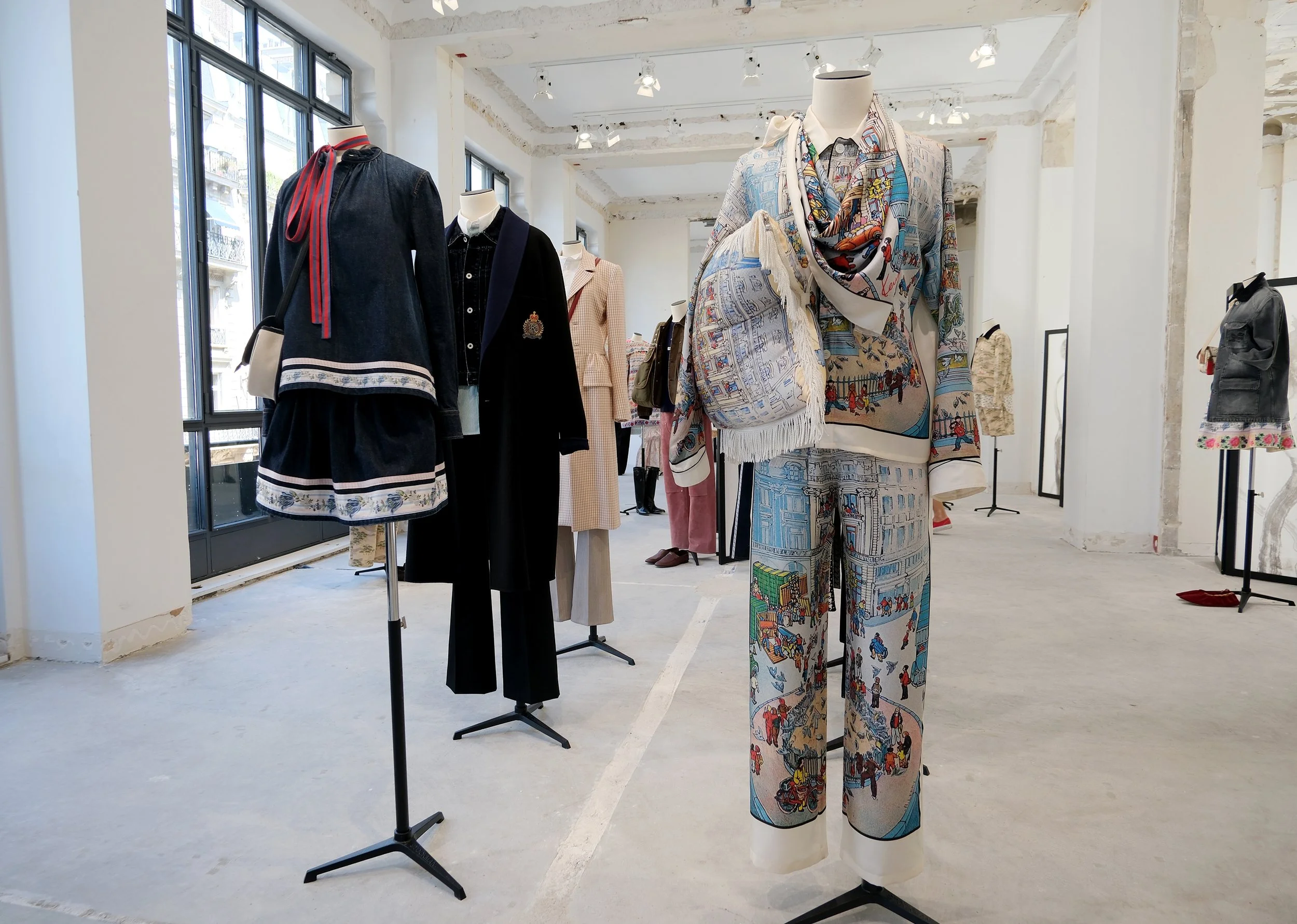 Reunion at Place des Victoires: KENZO Spring/Summer 2027 — A Priceless Feast Woven from Memories