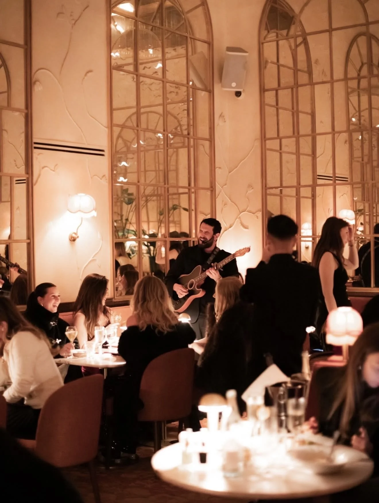 Siena Paris Reminds Us What Dinners Are Supposed To Be: Long and Slow