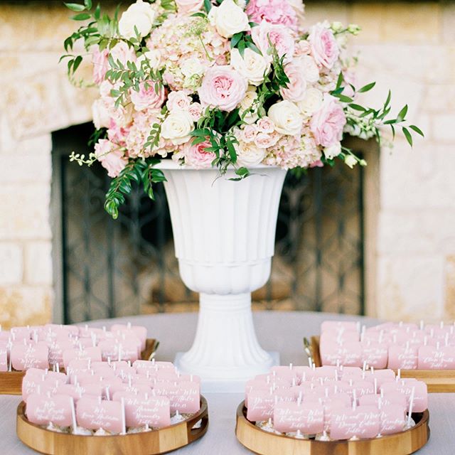 Cake pop escort card display... what could be sweeter?! 🍬💕 @gritandgoldeventco @avery_earl @somethingprettyfloral