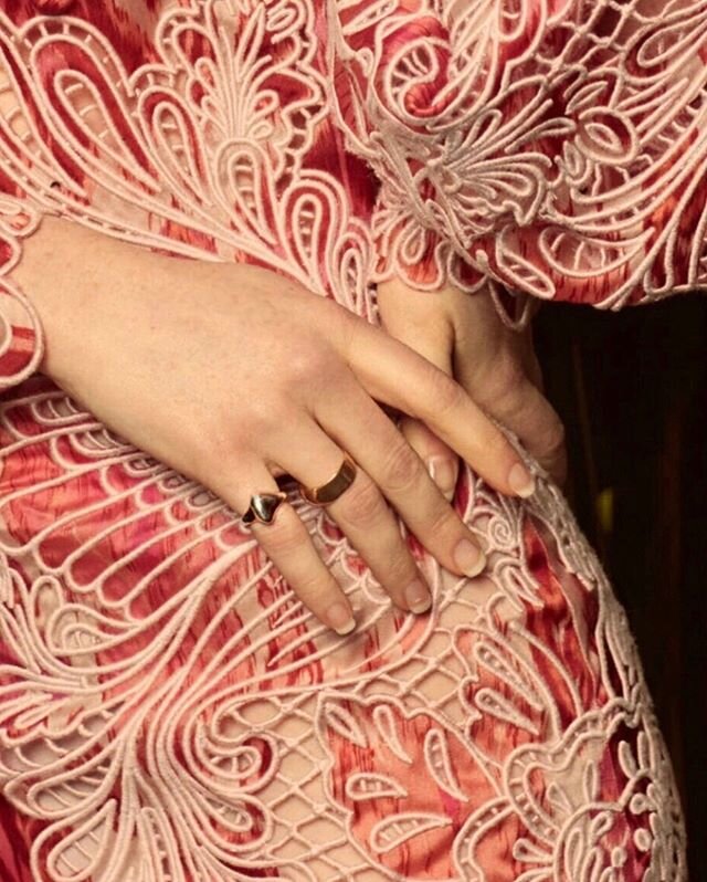 Close up on our Första Ring in silver in @hellofashion_uk 🤩Worn by @larsenthompson and styled by @jodienellist⠀⠀⠀⠀⠀⠀⠀⠀⠀
. ⠀⠀⠀⠀⠀⠀⠀⠀⠀
. ⠀⠀⠀⠀⠀⠀⠀⠀⠀
. ⠀⠀⠀⠀⠀⠀⠀⠀⠀
. ⠀⠀⠀⠀⠀⠀⠀⠀⠀
. ⠀⠀⠀⠀⠀⠀⠀⠀⠀
#felicedahl #felicedahljewellery #earrings #hoopsfordays #rings #sil