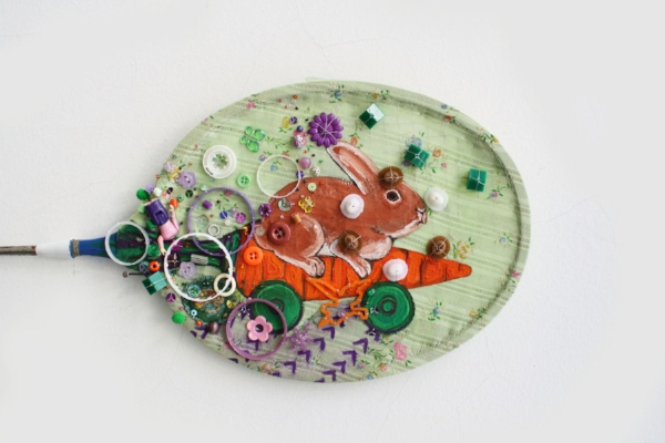 I started painting with gouache on fabric stretch over random objects like this badminton racket. 