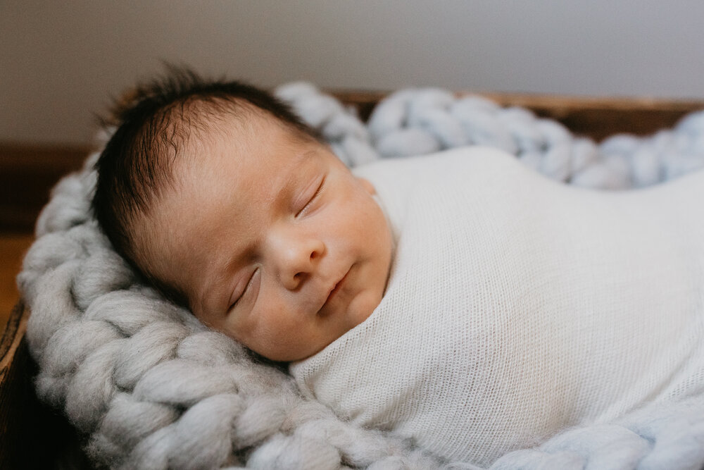 Buffalo newborn in home Buffalo family-1023.jpg