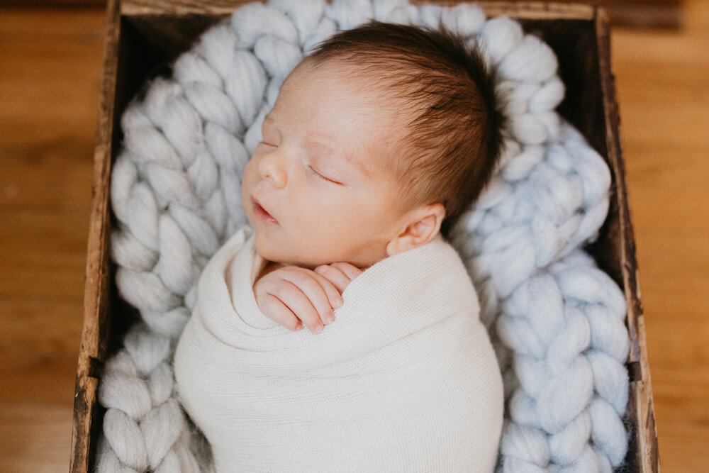 Buffalo newborn in home Buffalo family-1032.jpg