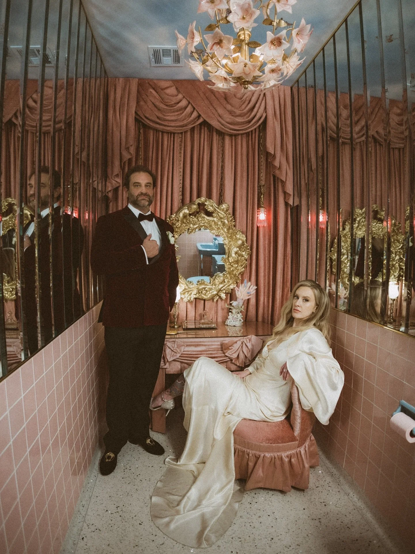 WHAT IS HAPPENING?!?! Did we just become best friends?!?! Yup!! Vegas baby was so good to us! #whencanwegoback #vegaswedding #elopement bring us to @surethingchapel any day!