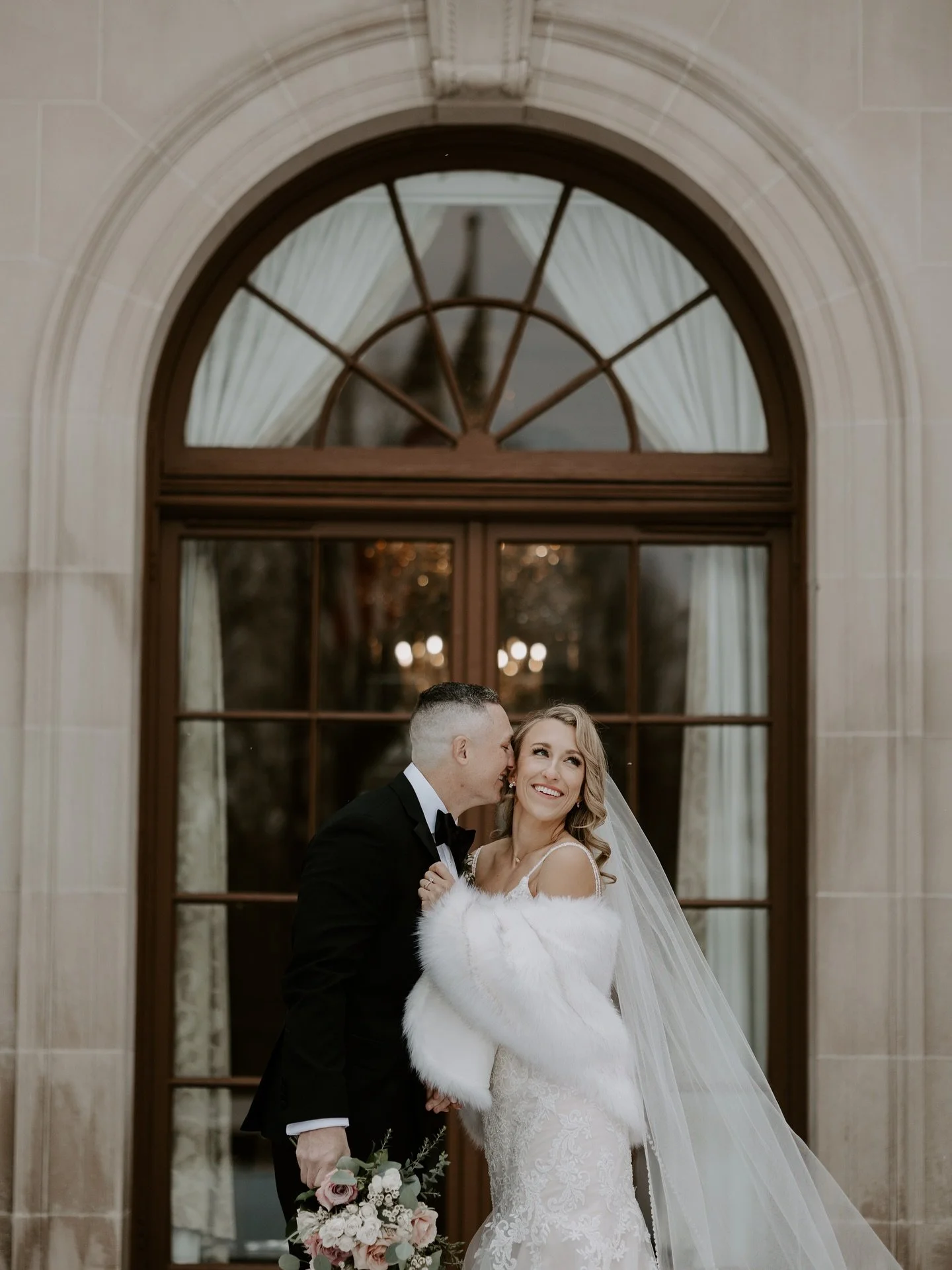 Let's throw it back to a winter wedding to get us in the middle for snow shall we?!