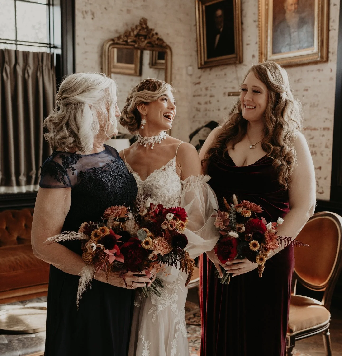 Okay, real talk: wedding family photos can sometimes feel like you&rsquo;re herding a bunch of fancy-dressed cats. 🐱 But trust me, these are the photos that end up on your wall forever, and I&rsquo;ve got the magic trick to make them a total breeze.