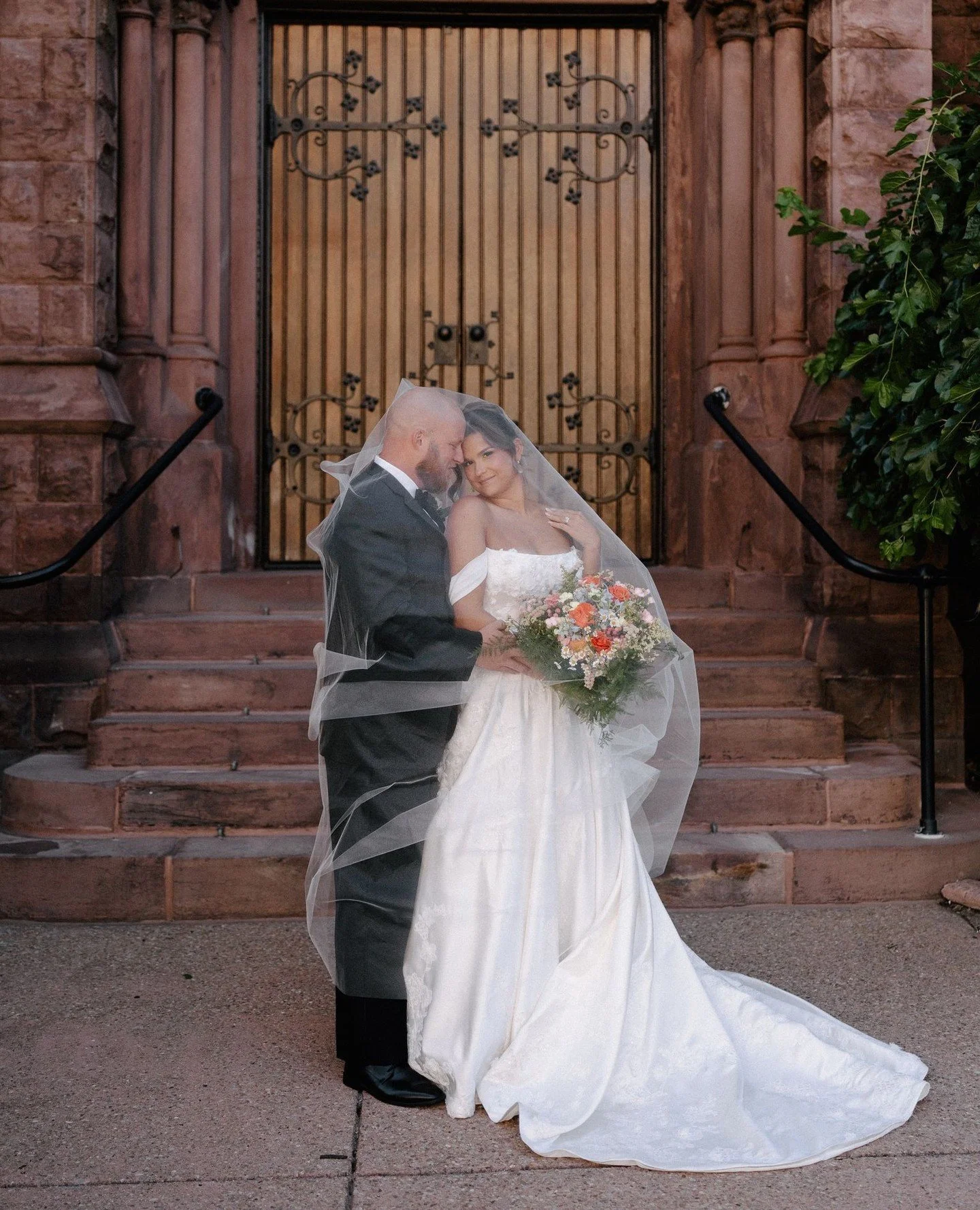 If I told you they just fell into each other and the whole world went quiet for a second, would you believe me&hellip; because that&rsquo;s exactly what happened.⁠
I love moments like this, the quiet ones that say more than any pose ever could.