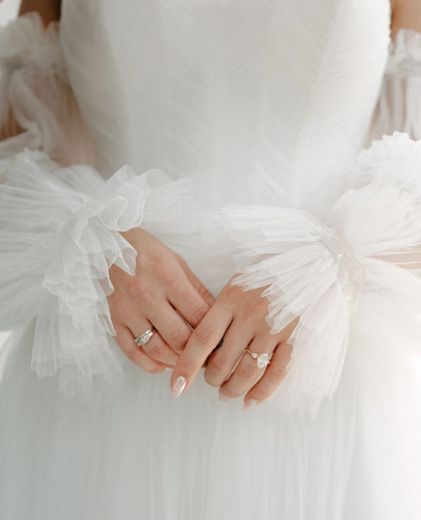 Peaceful.⁠
That&rsquo;s the only word that came to mind when I took this.⁠
Something about the way she held her hands&hellip; the quiet, the softness&hellip; it felt like the calm right before the day really began.