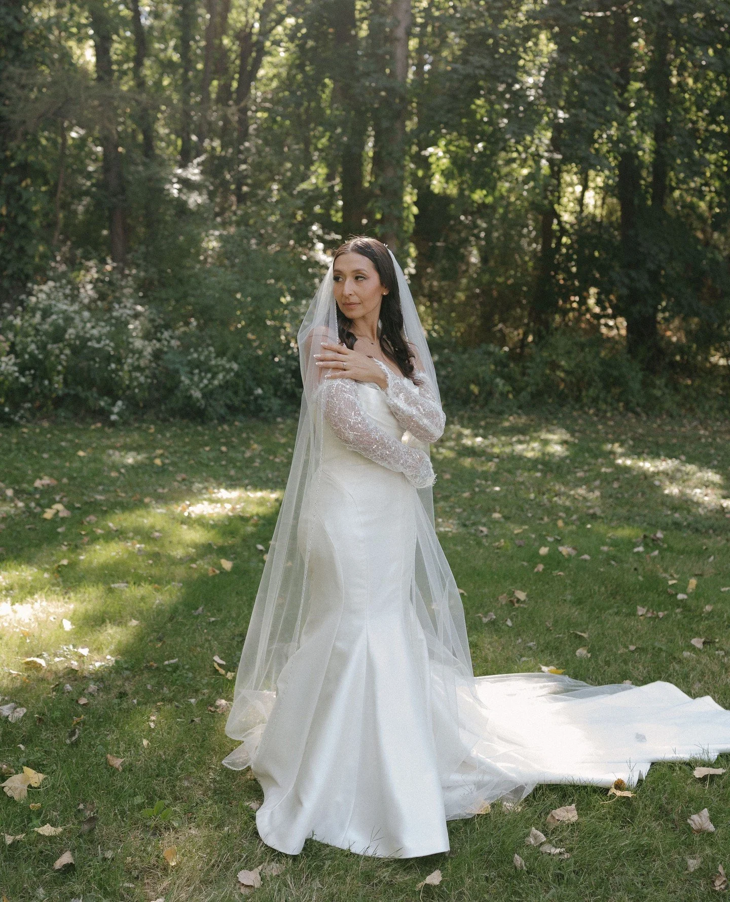 I remember taking this and thinking&hellip; she looks exactly how a wedding day should feel.⁠
Present. Calm. Completely in her own moment.⁠
These are the things I never want you to forget...and that loookkkk❤️&zwj;🔥⁠