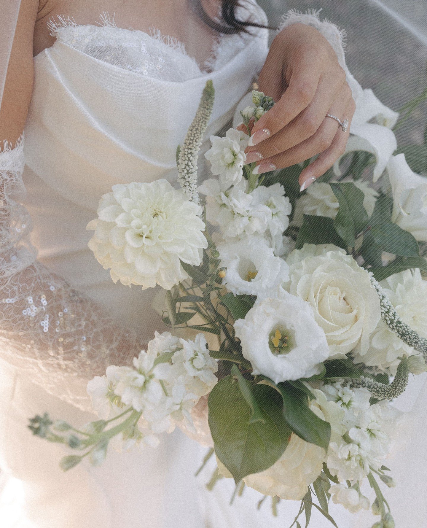 I&rsquo;ll never get over how pretty her bouquet was against that dress.⁠
Simple, clean, a little wild&hellip; it matched the day perfectly.⁠
Sometimes the small things really do tell the whole story.