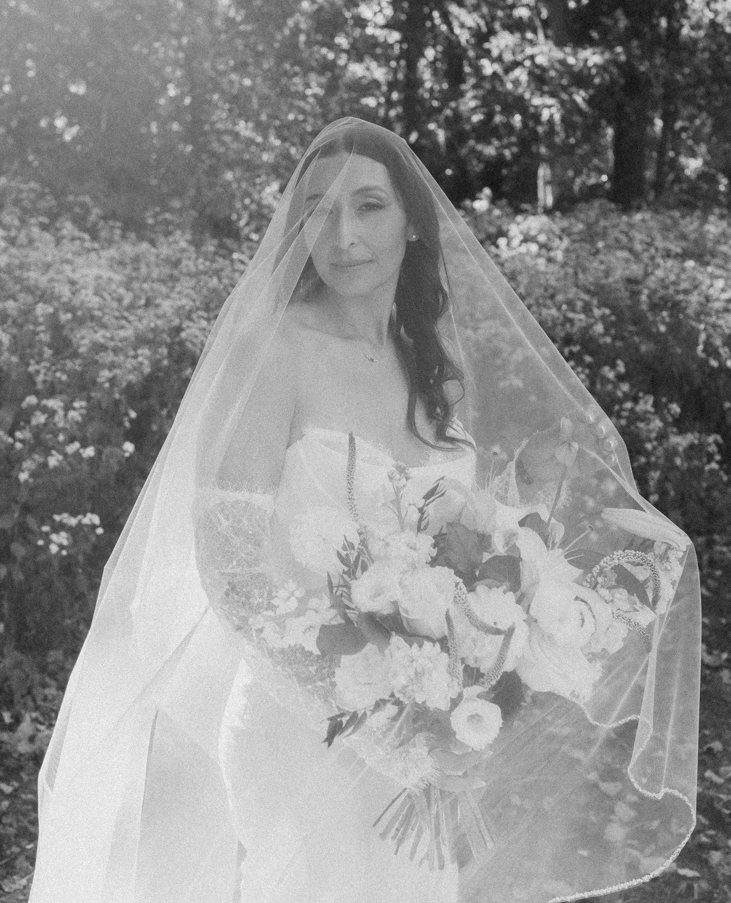 Tell me this veil isn&rsquo;t the main character.⁠
It had its own personality in the best way &mdash; soft, dramatic, and doing exactly what it wanted.⁠
Honestly&hellip; kind of stole the show and I wasn&rsquo;t mad about it.