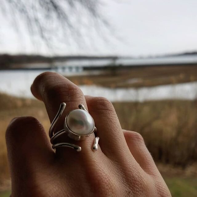 High domed baroque pearl to ward off this dreary day...
.
.
.
#waijewelry #handcrafted #sterlingsilver #baroquepearl #cocktailring #modernprimitive #primalchic #casualelegance #organicstyle #simplicity #statementring #madebyhand #madeinny #northfork