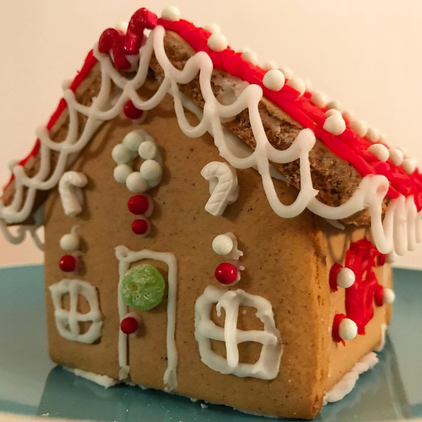 First time ever decorating a gingerbread house! So fun! 😍