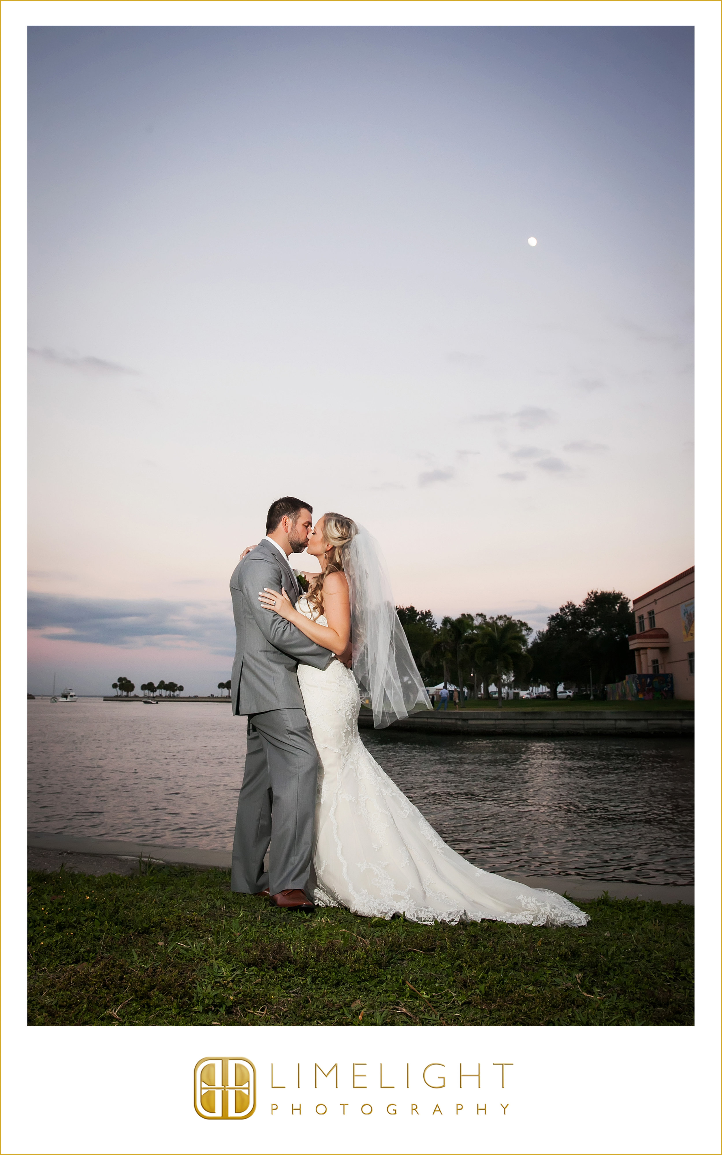 Kiss | Sunset | Wedding