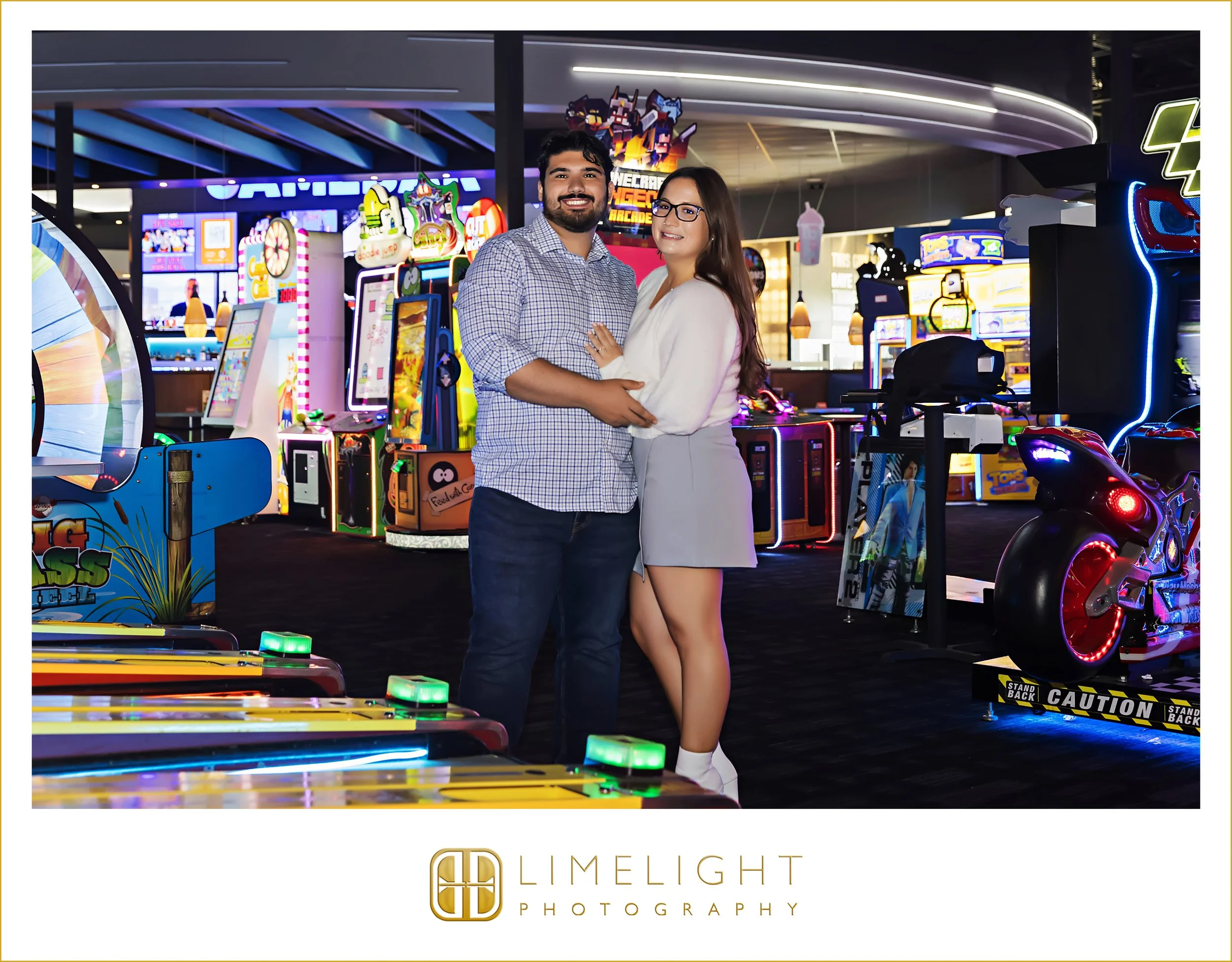 0013-engagement-session-arcade-inspo.jpg