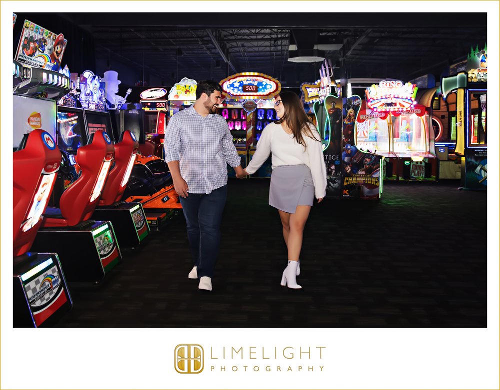 0022-engagement-session-arcade-inspo.jpg