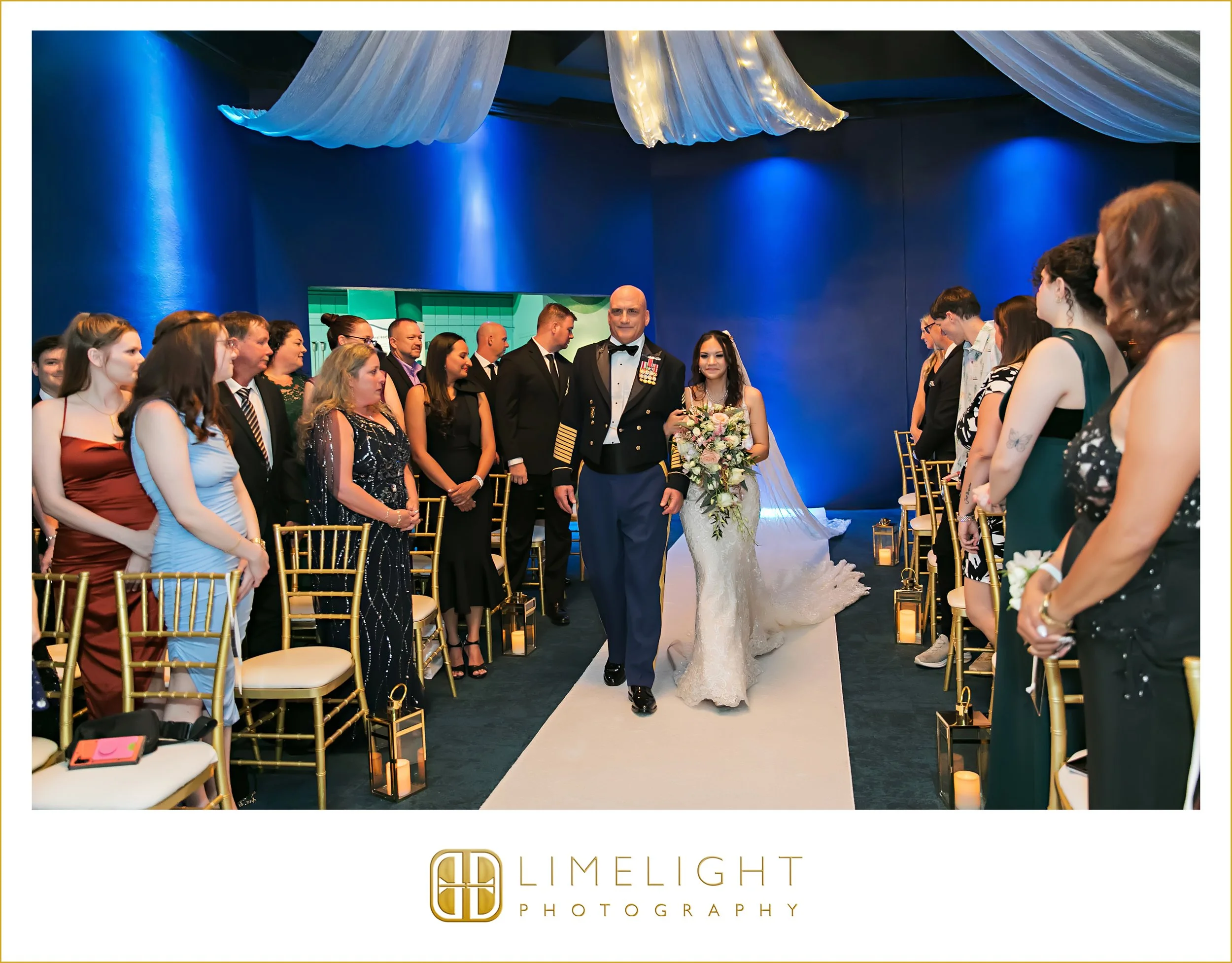 0044-The-Florida-Aquarium-Wedding-Photograoher.jpg