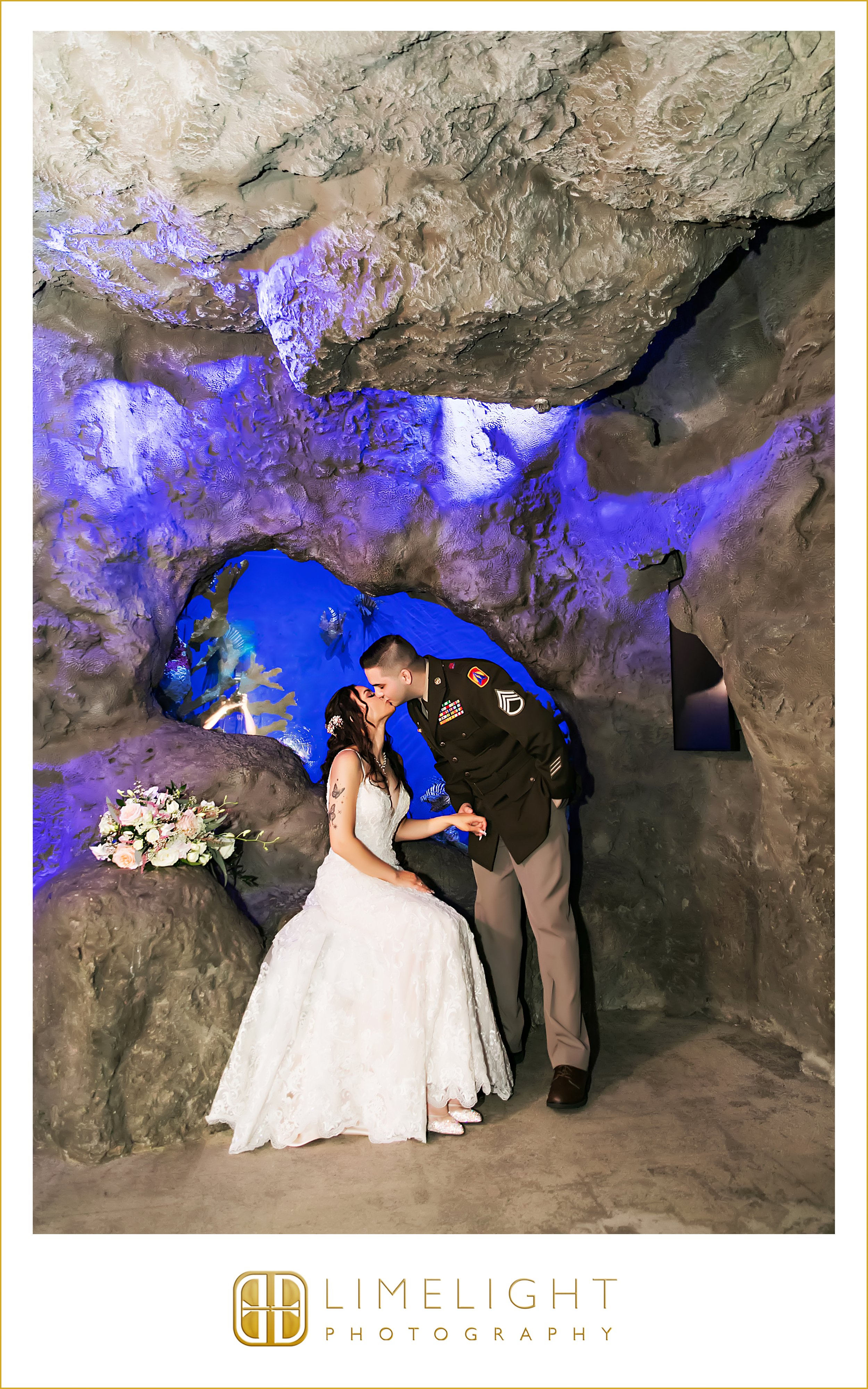 0066-The-Florida-Aquarium-Wedding-Photograoher.jpg