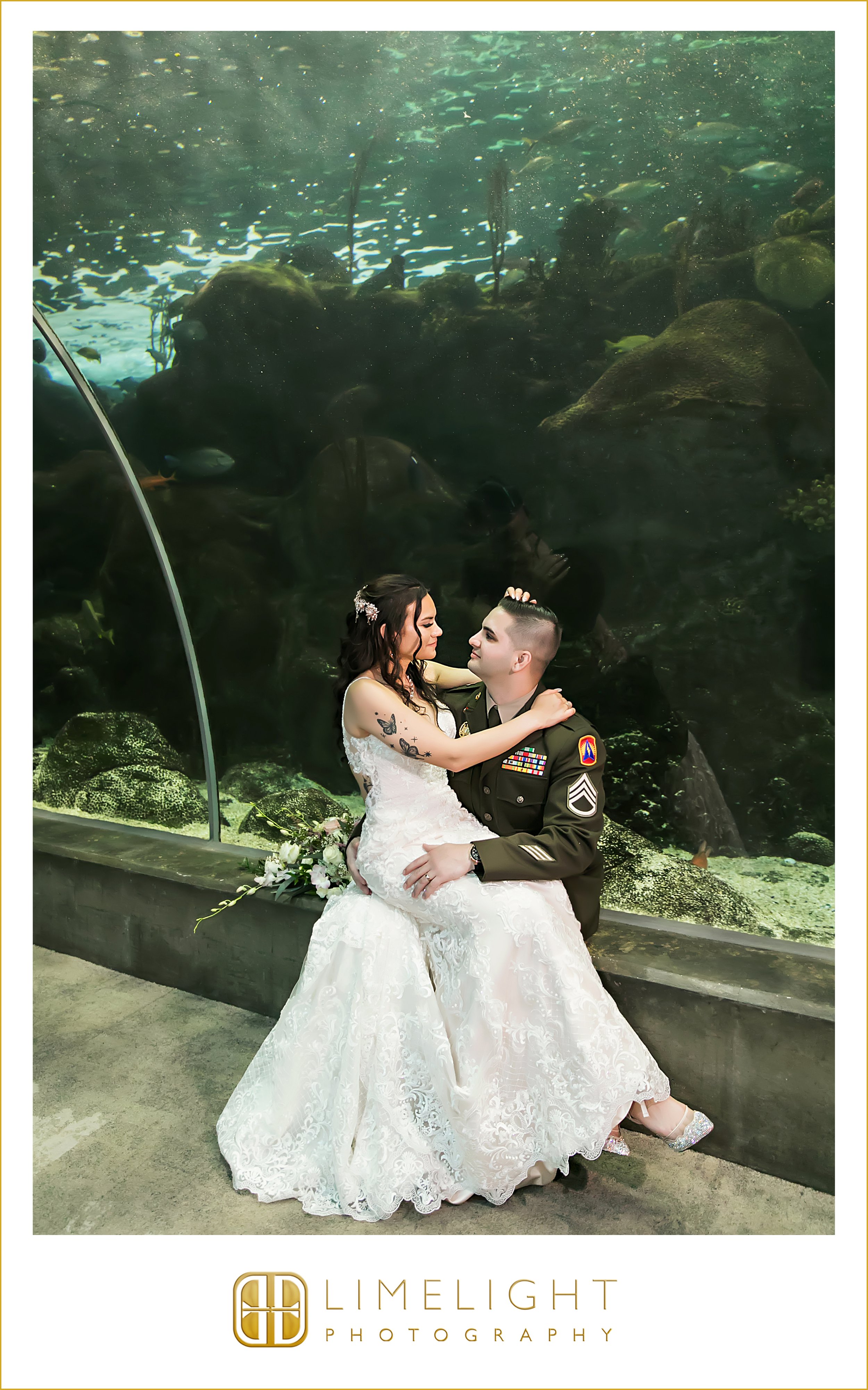 0068-The-Florida-Aquarium-Wedding-Photograoher.jpg