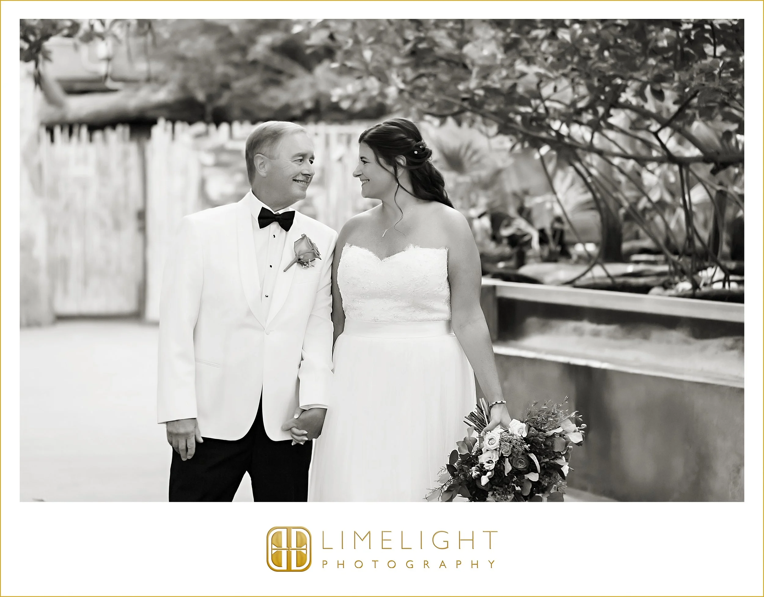 0031-The-Florida-Aquarium-Wedding-Day.jpg