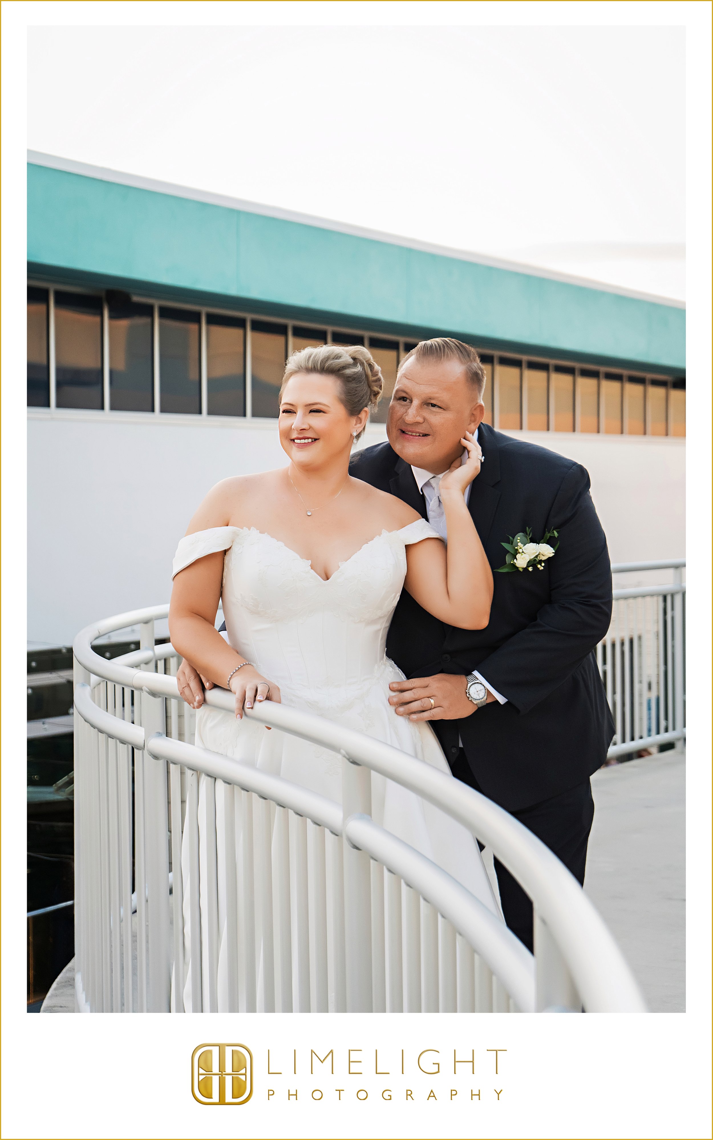 carson-and-chris-clearwater-marine-aquarium-florida-wedding-photography43.jpg