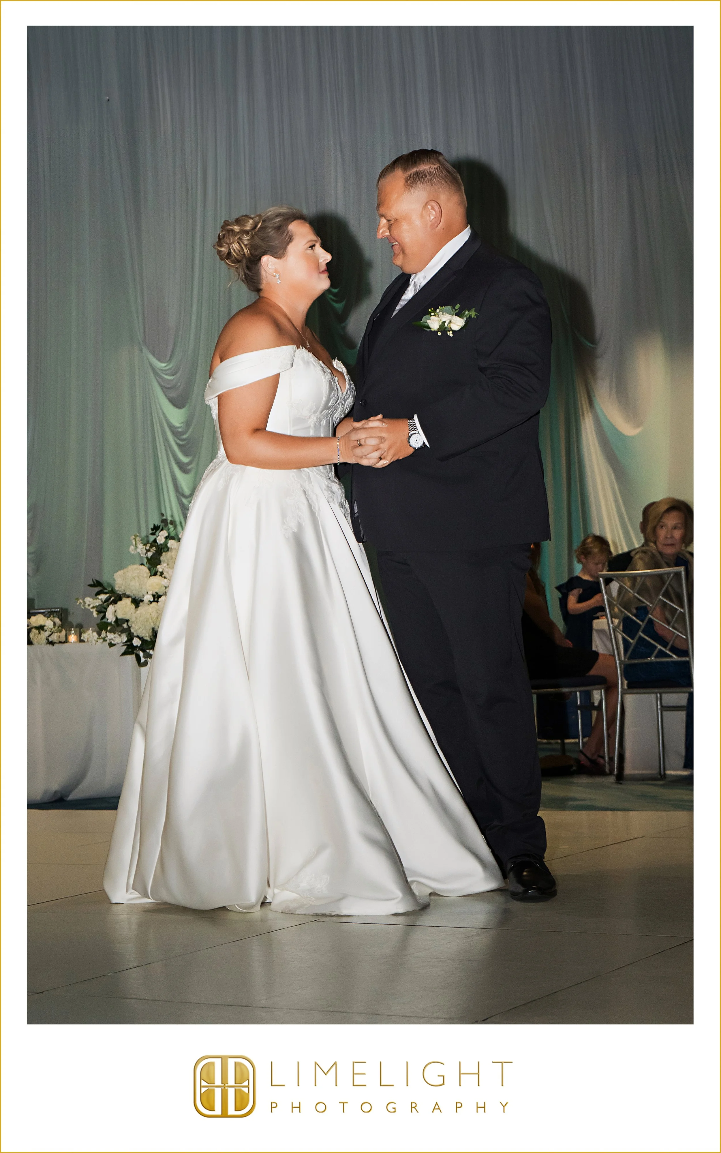 carson-and-chris-clearwater-marine-aquarium-florida-wedding-photography55.jpg