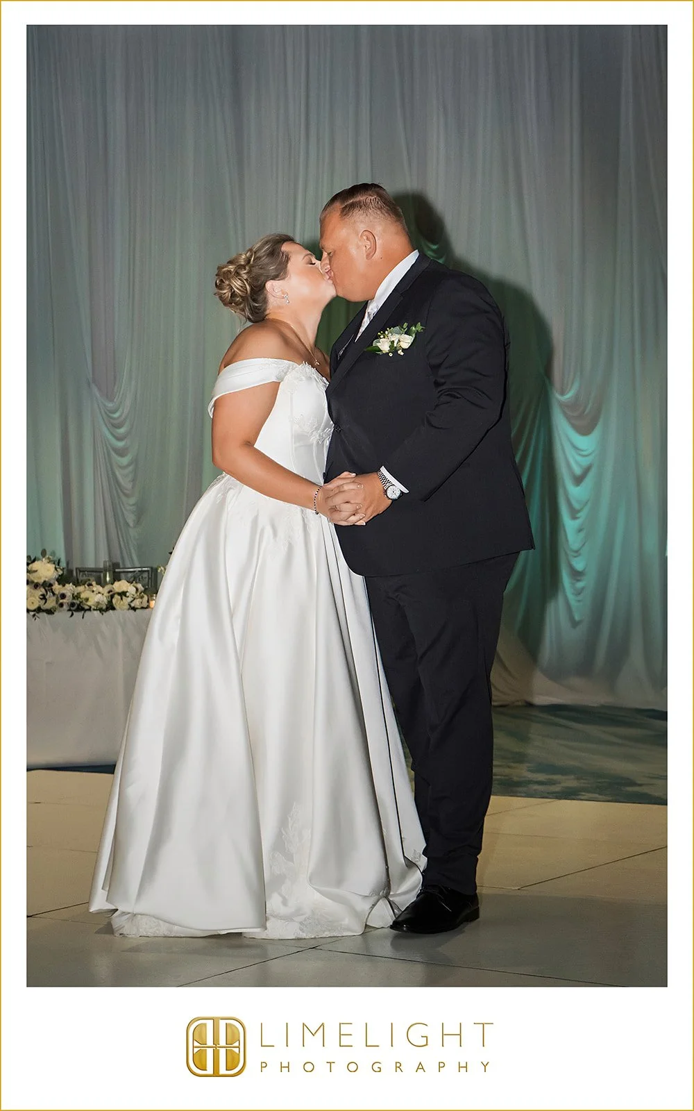 carson-and-chris-clearwater-marine-aquarium-florida-wedding-photography56.jpg