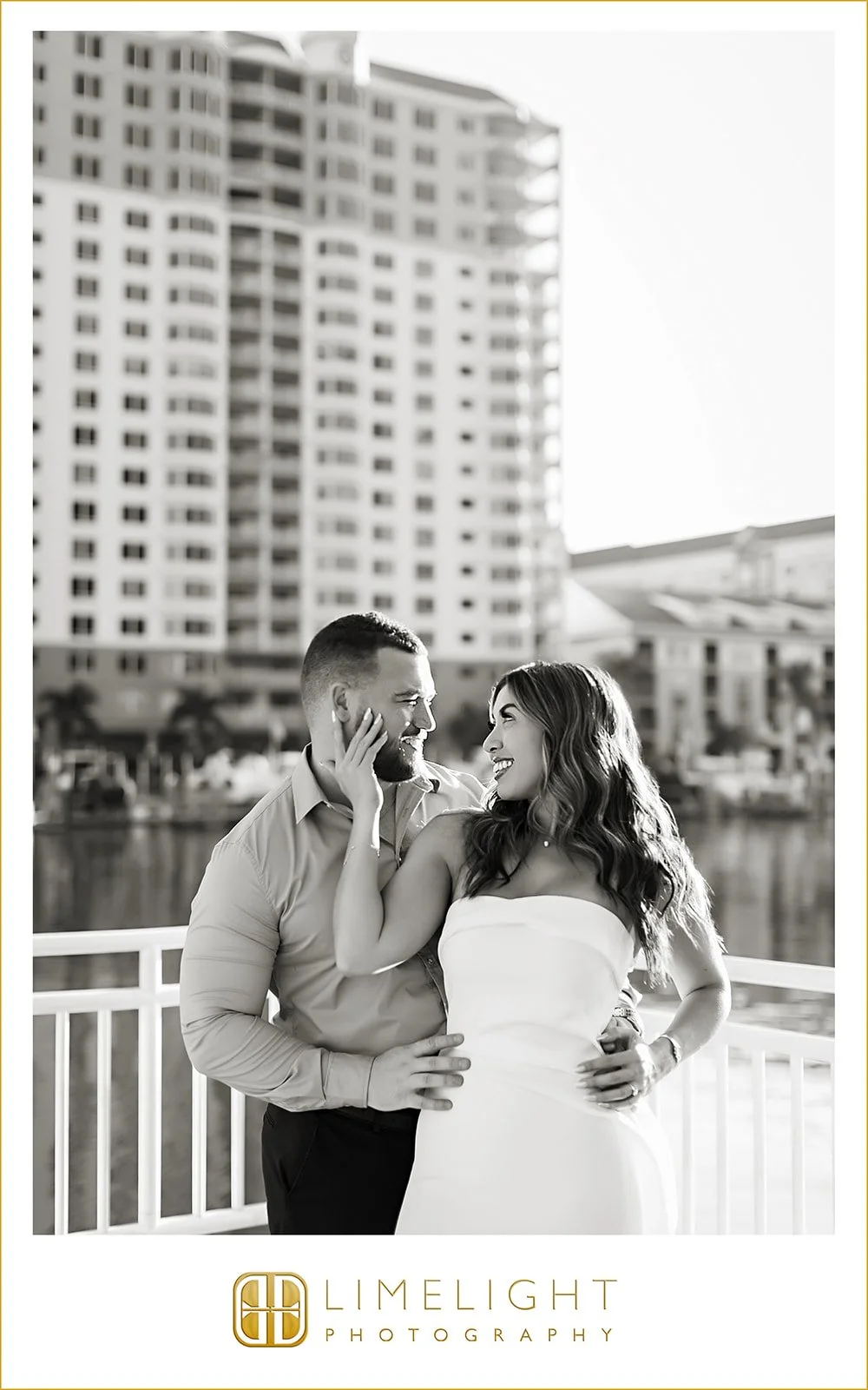 nicole-and-ryan-tampa-water-taxi-florida-engagement-photos4.jpg