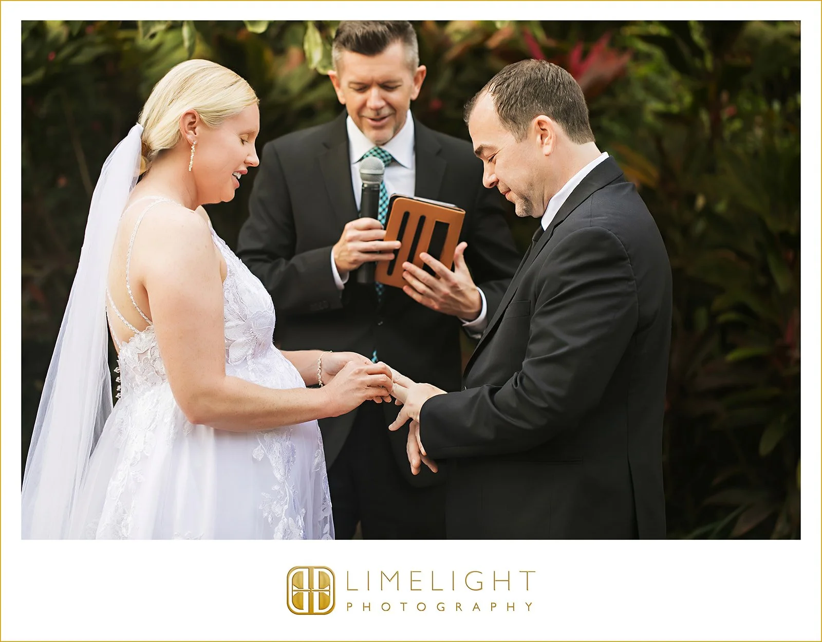 amy-and-derek-sunken-gardens-st-pete-wedding-photography9.jpg