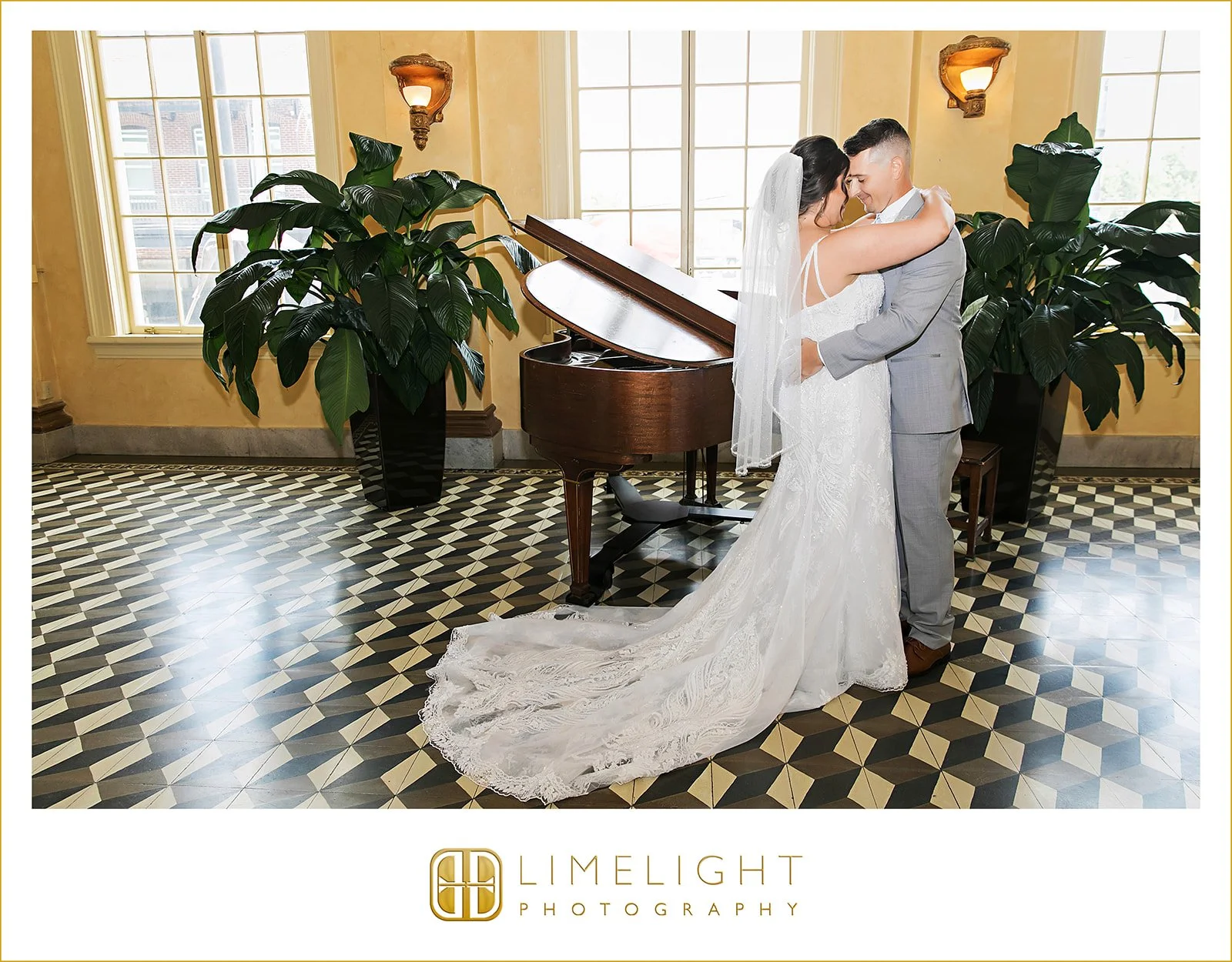 danielle-nicholas-wedding-photography-italian-club-tampa-florida18.jpg