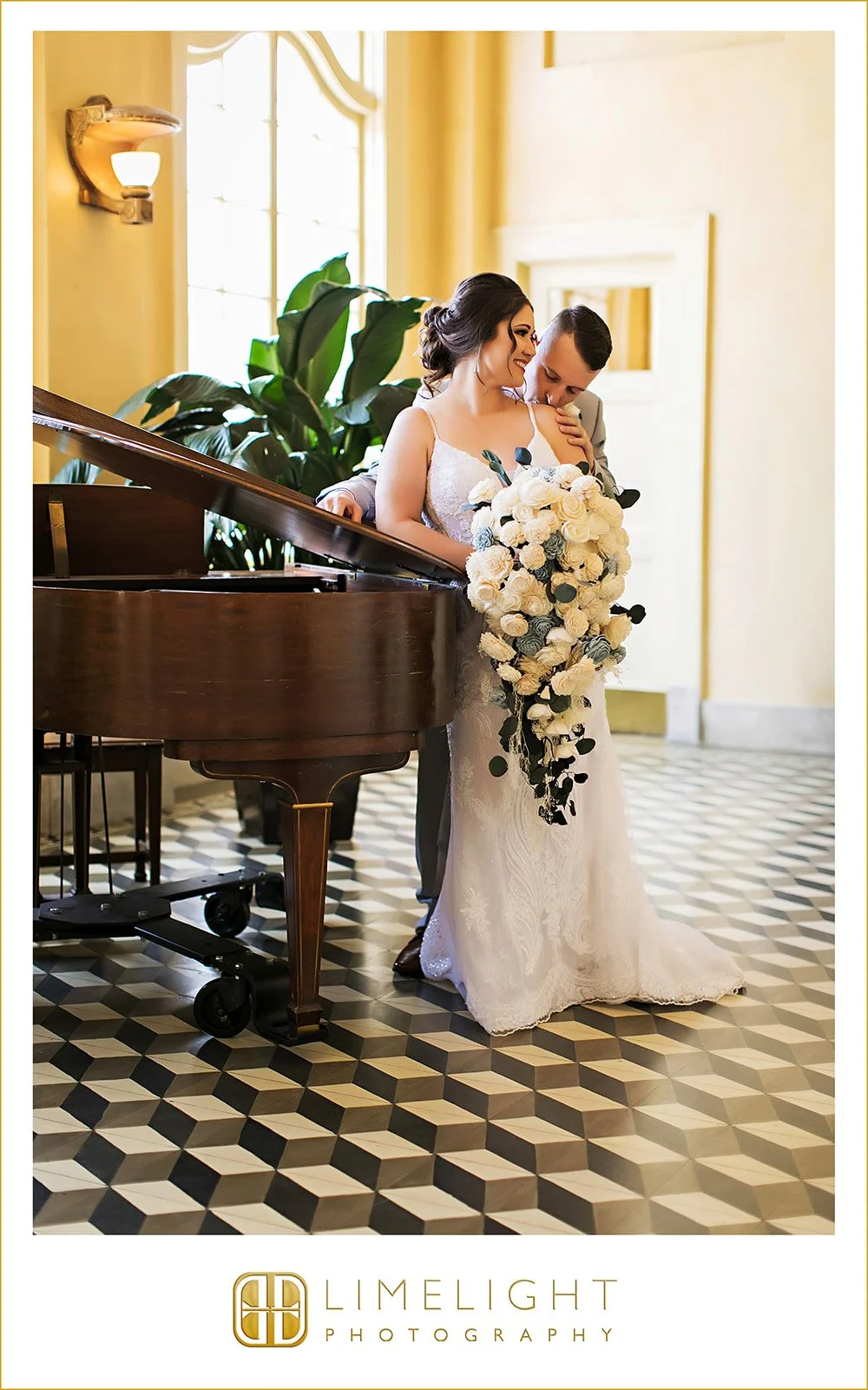 danielle-nicholas-wedding-photography-italian-club-tampa-florida34.jpg