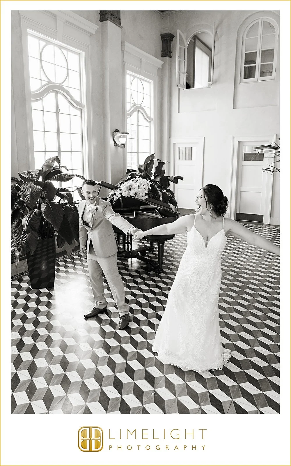 danielle-nicholas-wedding-photography-italian-club-tampa-florida38.jpg