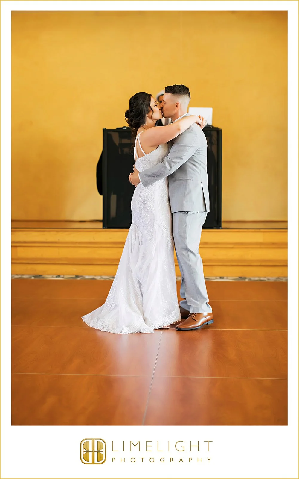danielle-nicholas-wedding-photography-italian-club-tampa-florida51.jpg