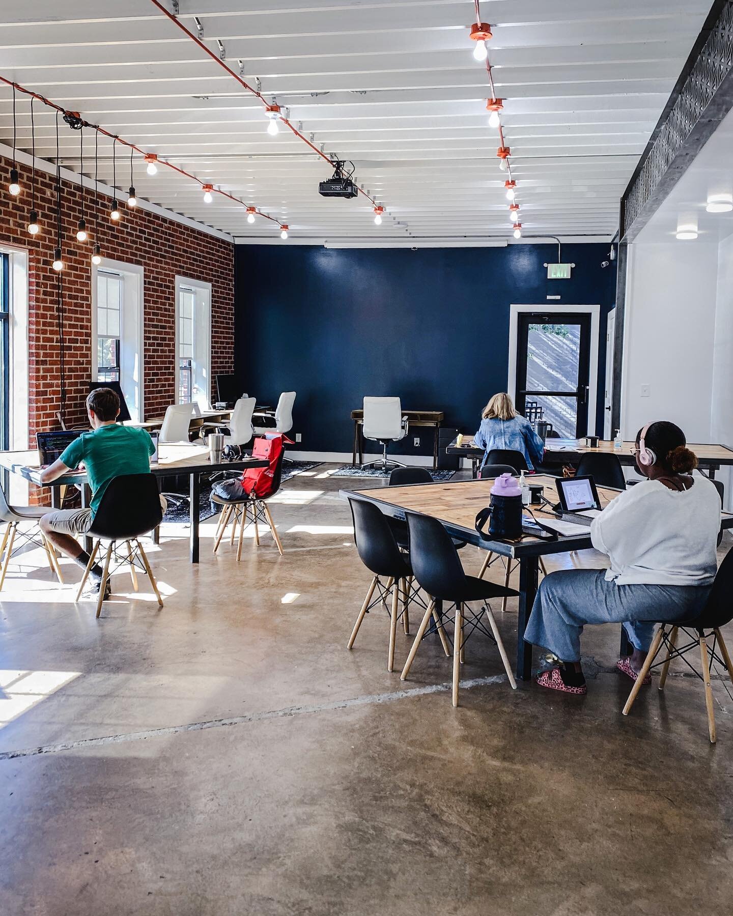 Beautiful, light-filled workspace for maximum productivity and inspiration? ✅ 
Visit us on a tour to learn more about how Hub membership can help you stay motivated and help you work smarter.