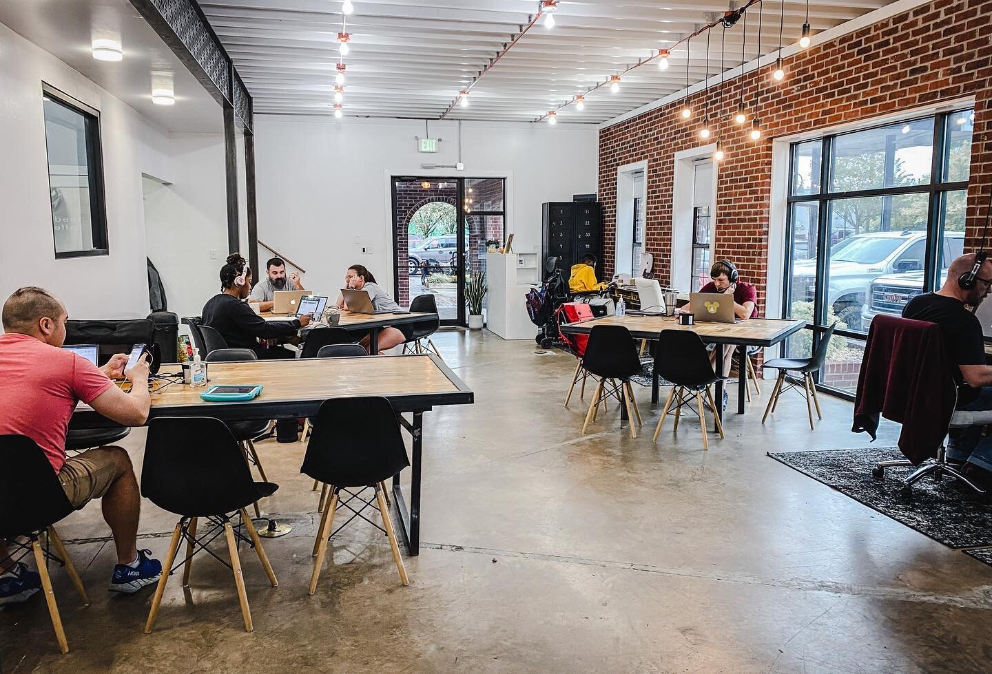 No matter the weather, the vibes are always sunny at The Hub!  Schedule a tour today and learn more about the vibes, the people, and the space that make The Hub the awesome place to cowork that it is. ☺️