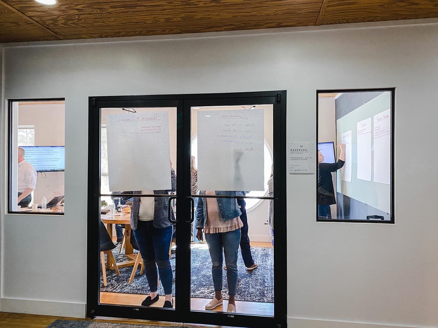 Need space to brainstorm with your team?  Our conference rooms have ample whiteboard space&hellip;and any other space you need to stick a post-it or a poster!  Book today 🖊 📈