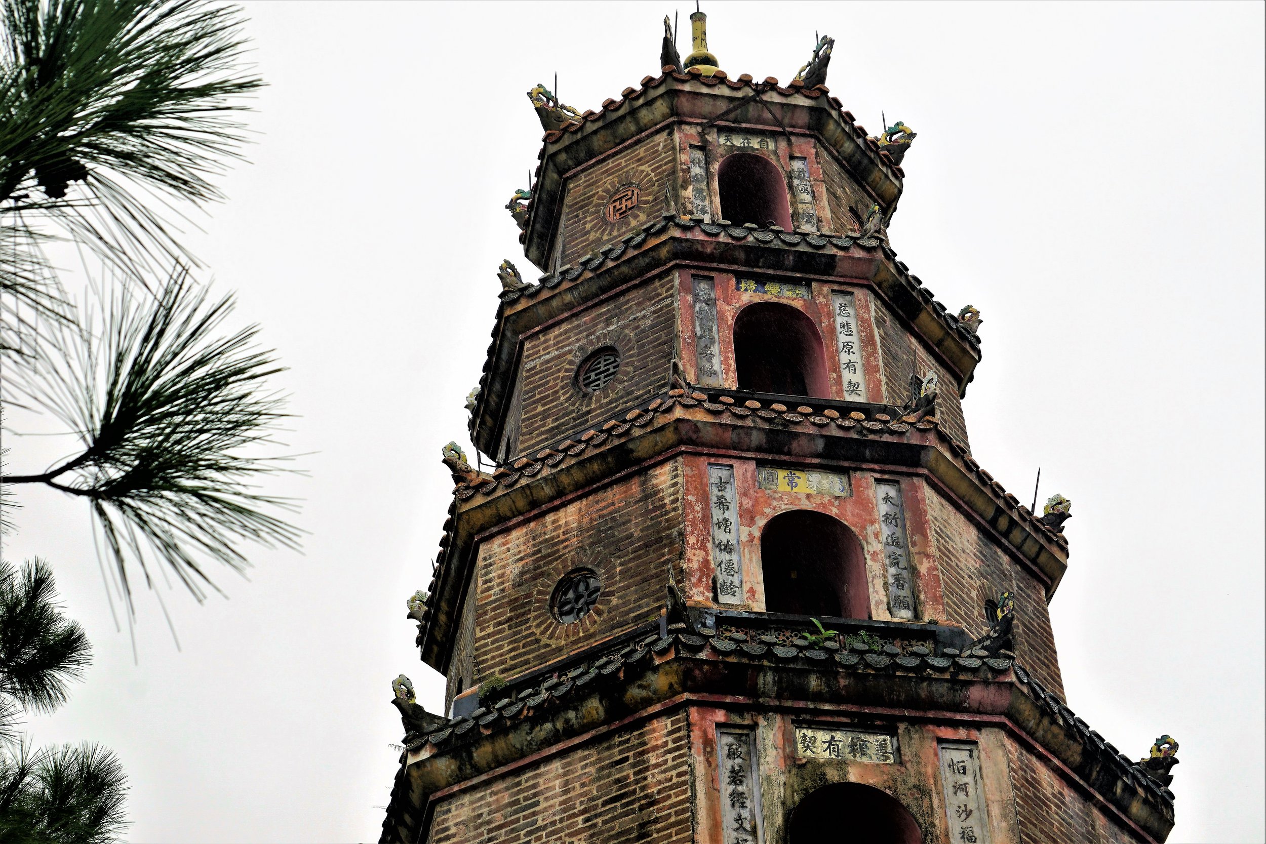 Thiên Mụ Pagoda - Hue, Vietnam(1).jpg