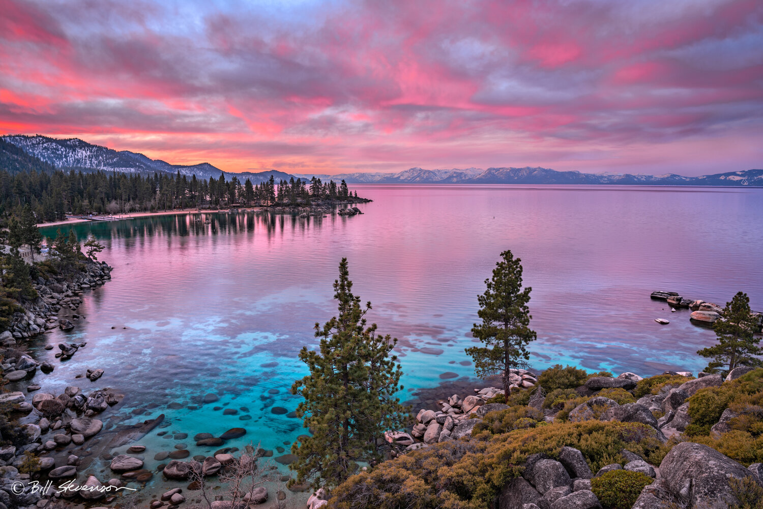 Chất lượng ảnh lớn, sắc nét, in trên kim loại để bạn có thể treo lên tường phòng khách của mình, tăng sự sang trọng và đẳng cấp cho nơi ở của bạn. Lake Tahoe sẽ là sự lựa chọn hoàn hảo để thể hiện sự đam mê và tình yêu với thiên nhiên của bạn.