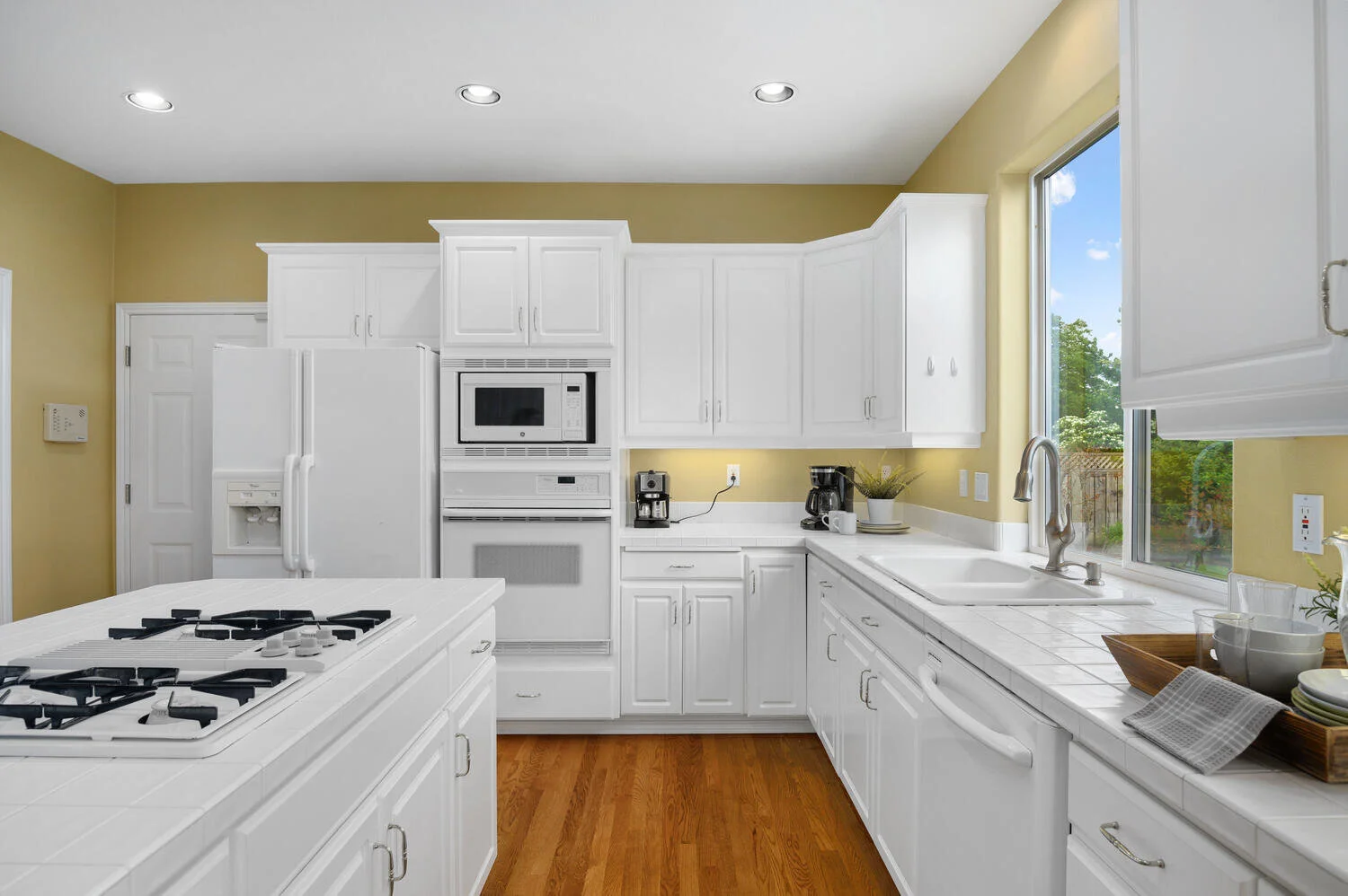 10786 SW Naeve St Tigard OR-large-020-035-Kitchen-1500x999-72dpi.jpg