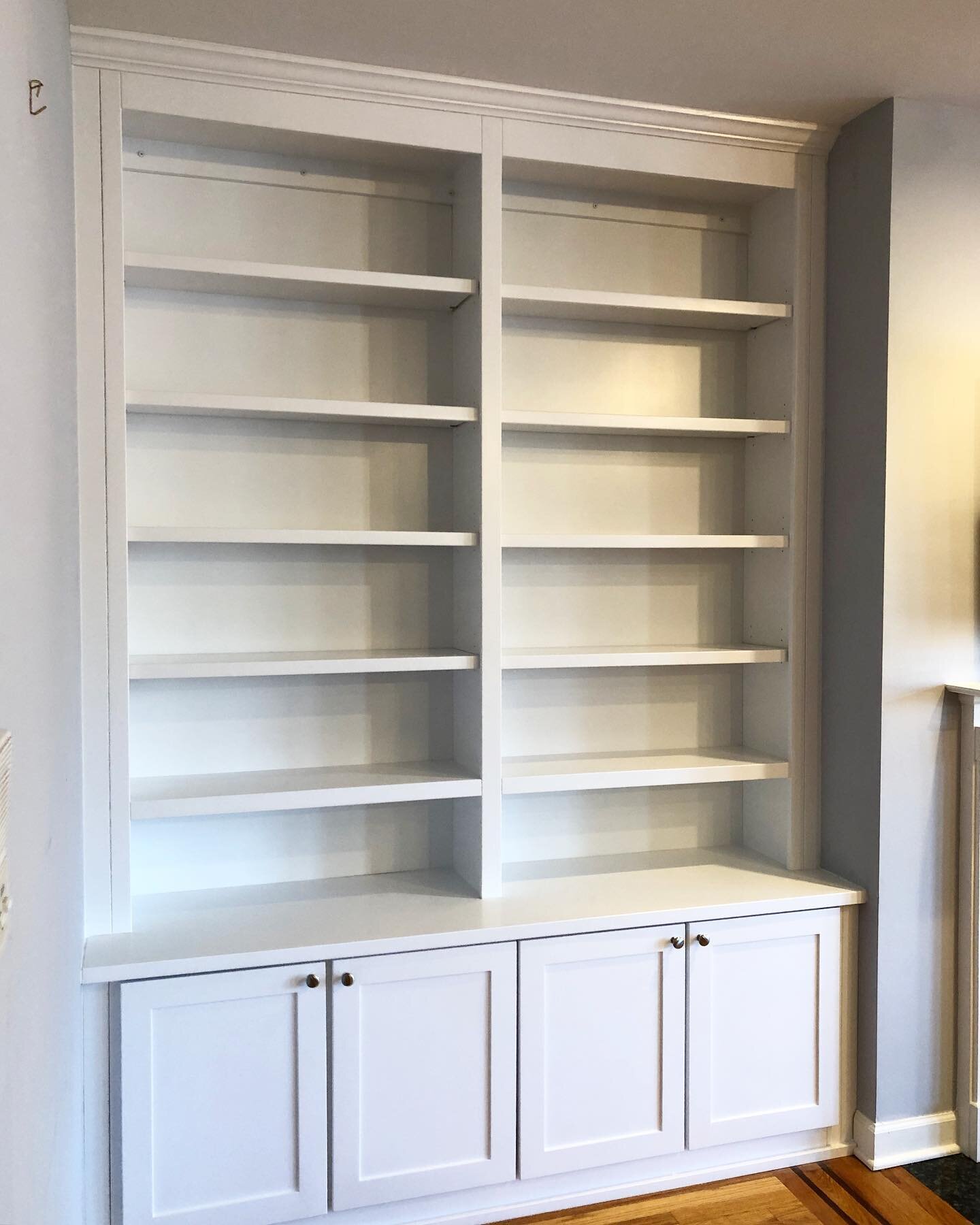 After hours and hours of shoveling, we could all use some visual relaxation therapy. The clean lines and endless storage &amp; decor possibilities of this built-in hutch will do just fine. 

#builtnotbought #keepcraftalive #custommade #customcarpentr