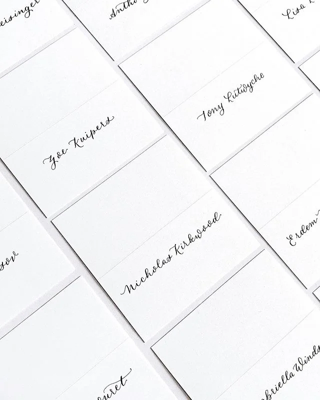 I name all of my calligraphy styles after cities and was v pleased when @saks chose my London style for these cards that went to a dinner that was actually in London 🇬🇧
