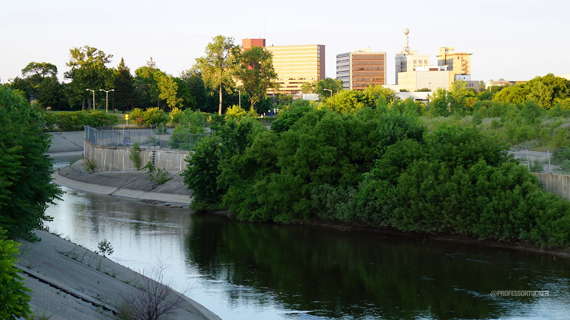 FLINT MI_Flint River 006.jpg
