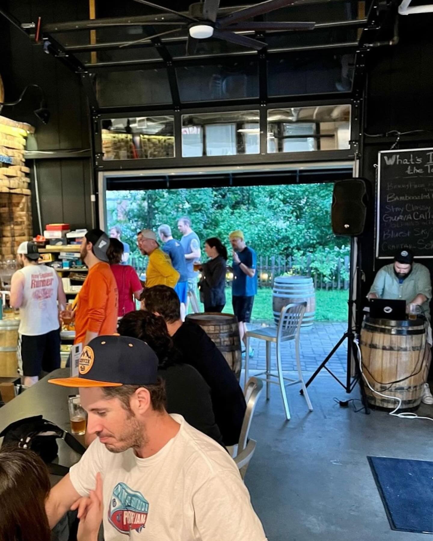 Happy Wednesday! We&rsquo;re excited to welcome @folknfoodtruck who&rsquo;s bringing the music and delicious bites. Music 5-7pm, bites 5pm-sellout, trivia 7-9pm, fresh pours 4-10pm. 

Cheers &amp; see you tonight! 🍻