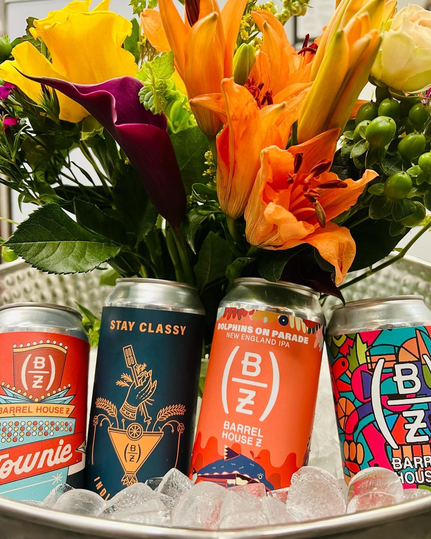 Beers &amp; bouquets for mom 💐🍻 Saturday taproom open until 11pm. 4-packs &amp; mixed 4-packs stocked. 

Cheers!