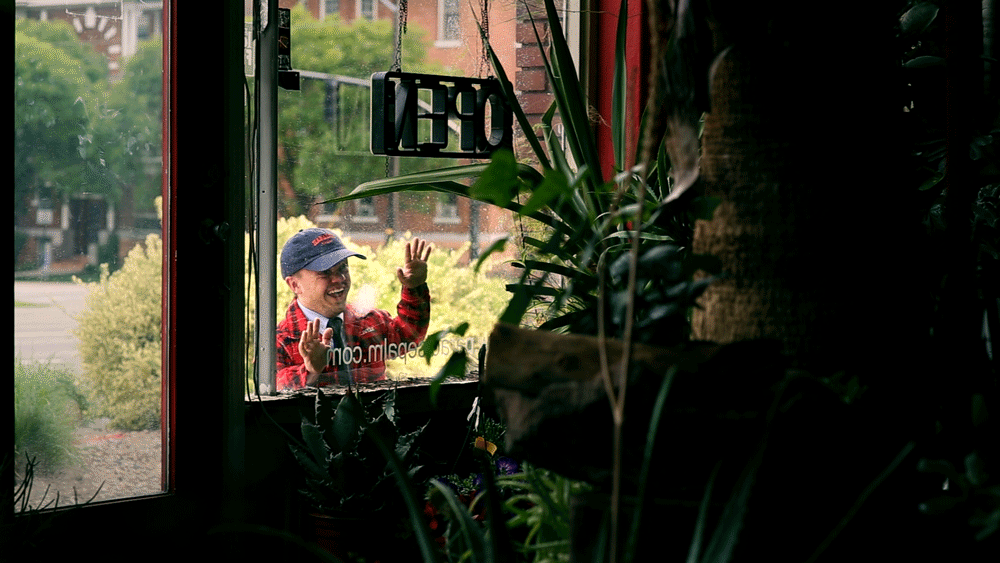 Shopping-Window-2-MVI_4116-1000px.gif