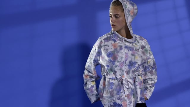 MARELLA SS17 WALKING PROJECT Directed by Luca Spreafico Styled by Belen Casadevall Creative Director Macs Iotti Make-Up Tiziana Raimondo Hair Paolo Soffiatti