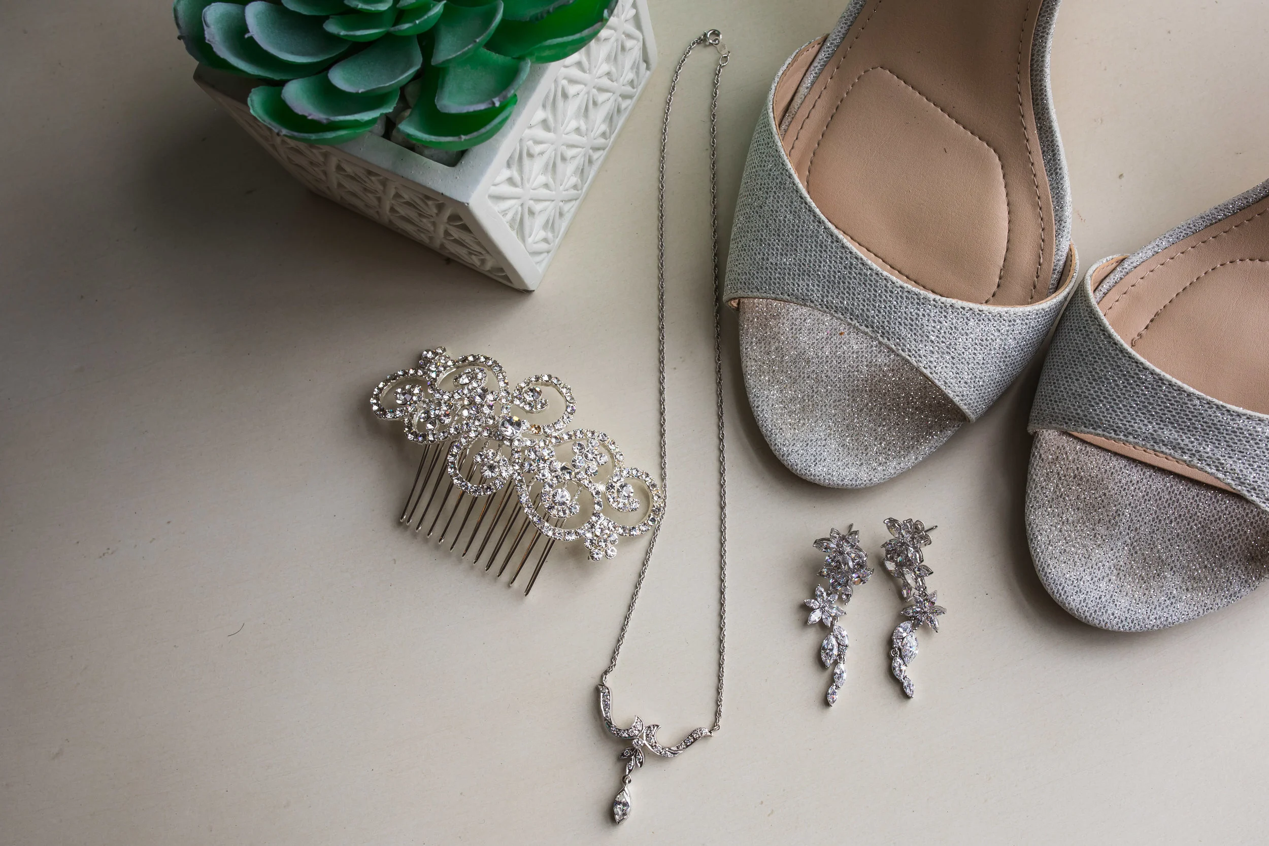 10 Essentials for Every Bride’s Emergency Kit