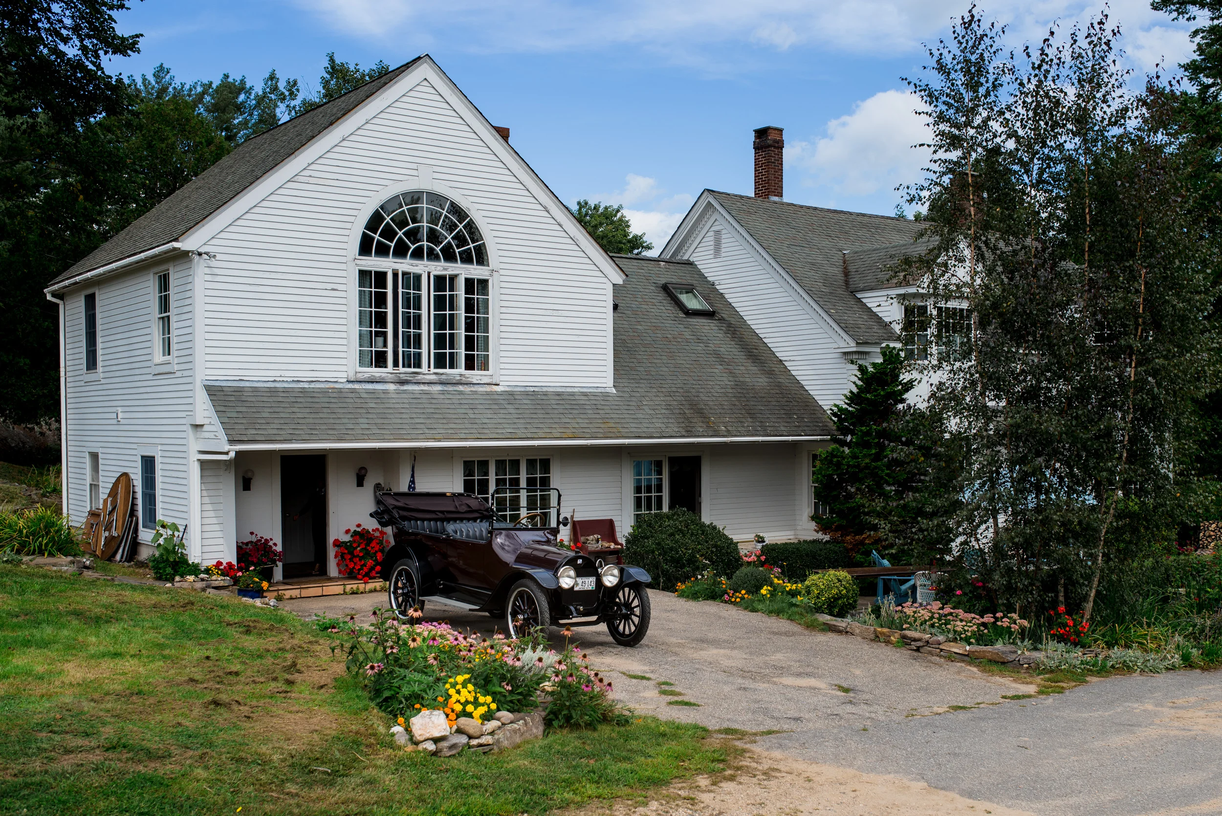 maine wedding photography_bride and groom portraits_vinatage car-3.jpg